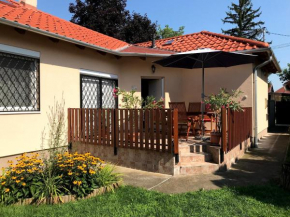 Lily House, Balatonvilágos
